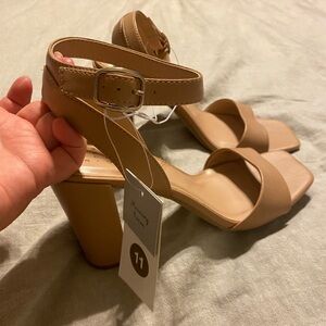Brand new with tags a new day women’s size 11 nude/tan heels